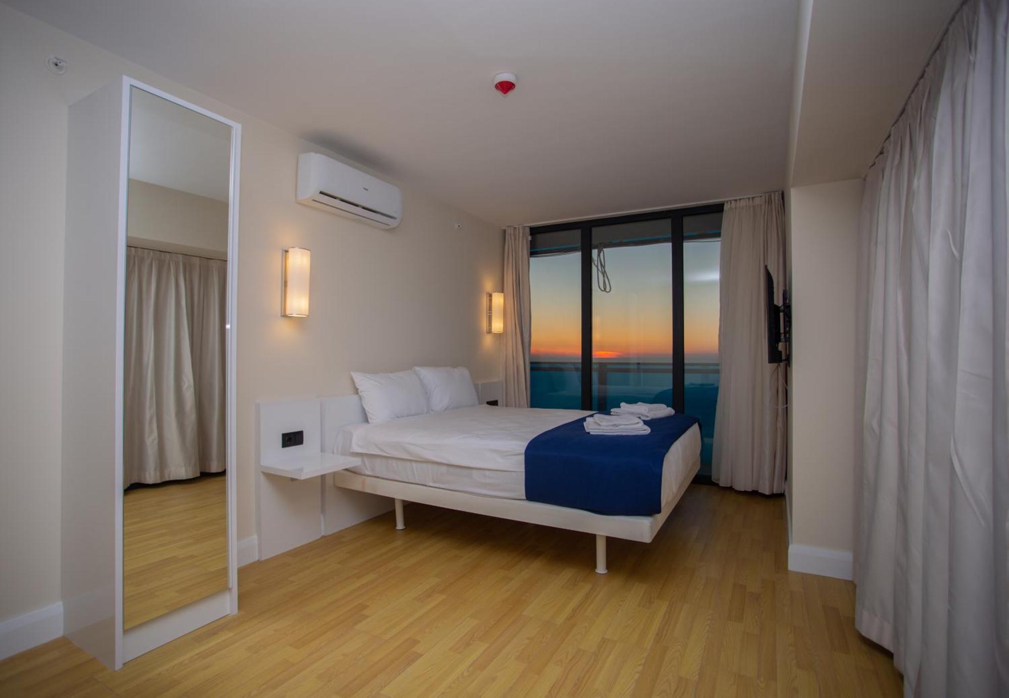 Appartamento Skyscraper Batumi Esterno foto